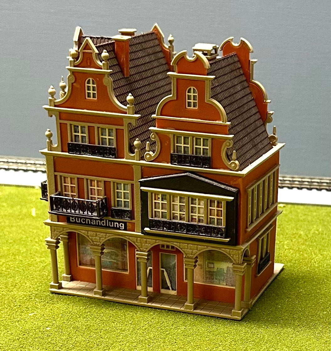Vollmer 43842 HO Scale Book Store/Wine Tavern(Weinstuben) Fully Assembled
