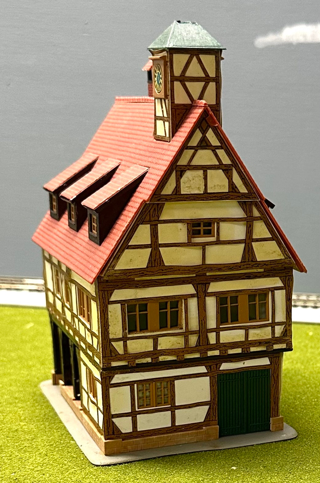 Kibri 8438 HO Scale Timbered Town Hall Michelstadt Germany Fully Assembled