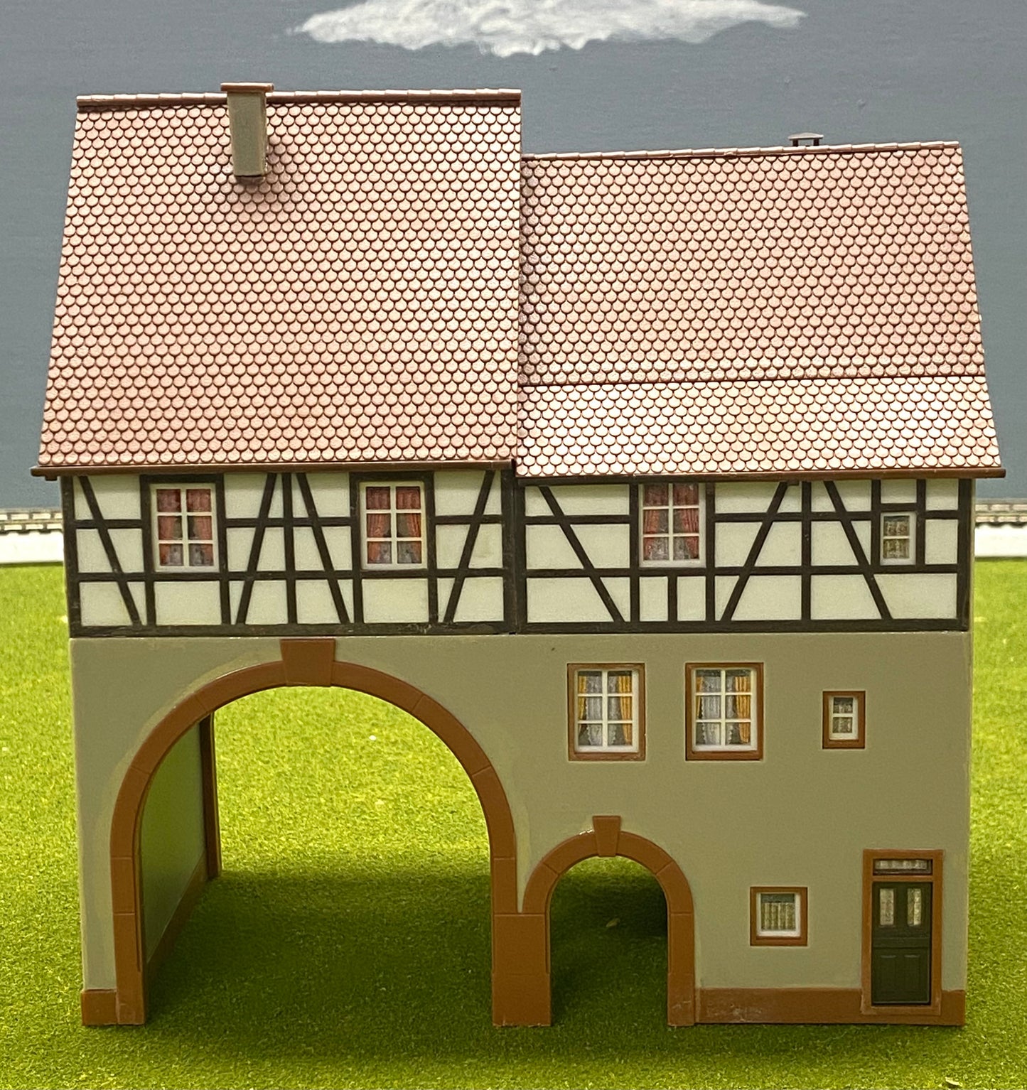 Faller HO Scale 130499 Half Timbered "Niederes Tor"City House building Fully Assembled