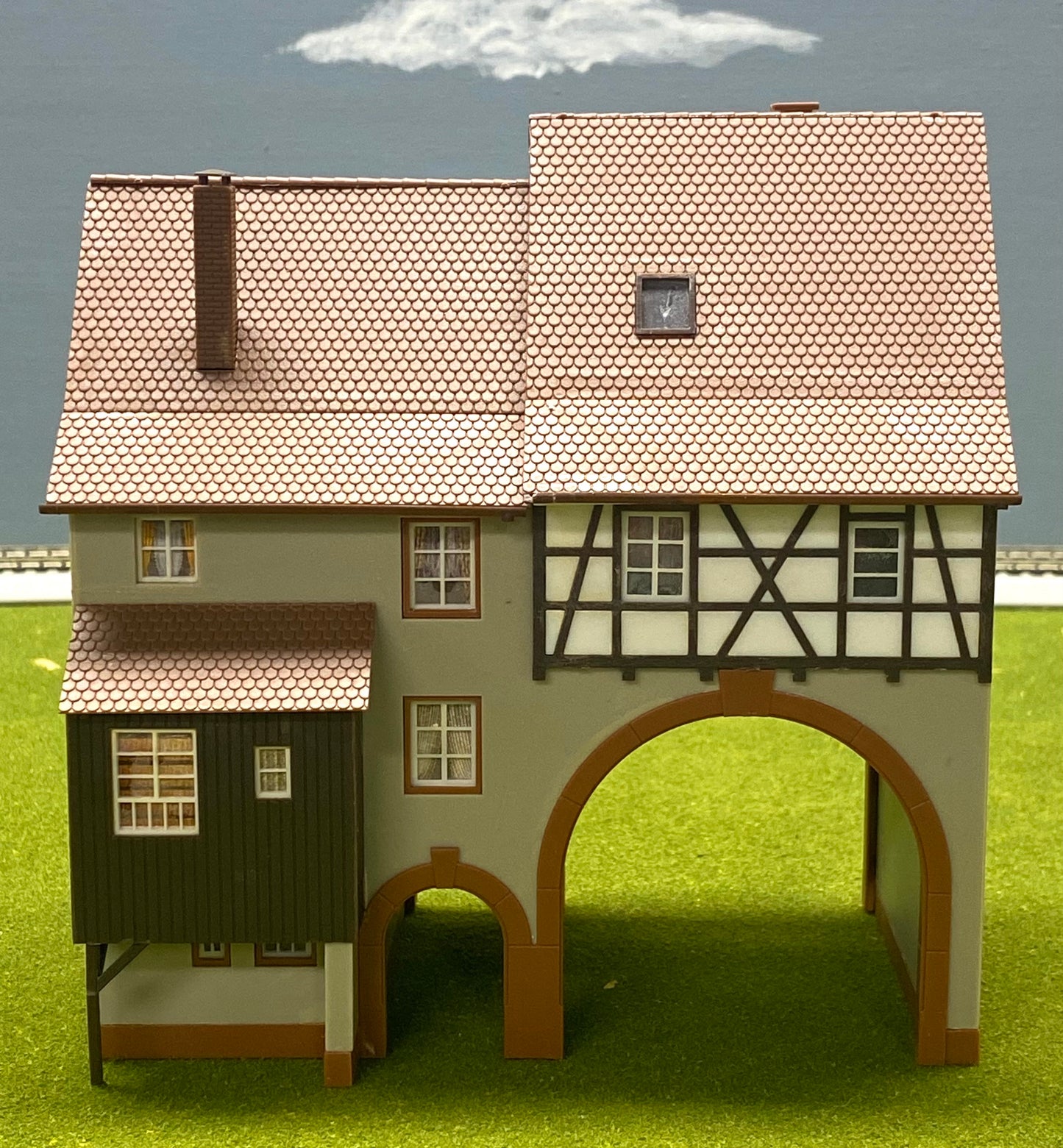 Faller HO Scale 130499 Half Timbered "Niederes Tor"City House building Fully Assembled
