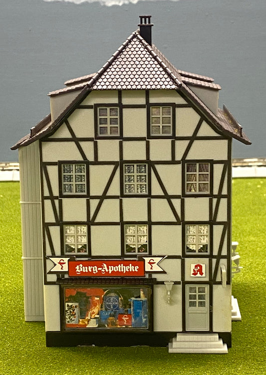 Faller HO Scale 130417  Timber Framed "Burg-Apotheke" House building Fully Assembled