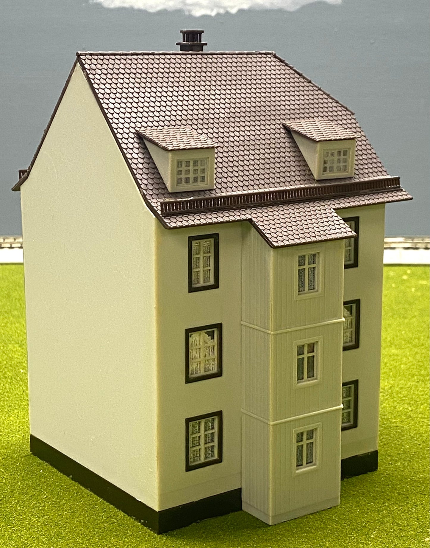 Faller HO Scale 130417  Timber Framed "Burg-Apotheke" House building Fully Assembled