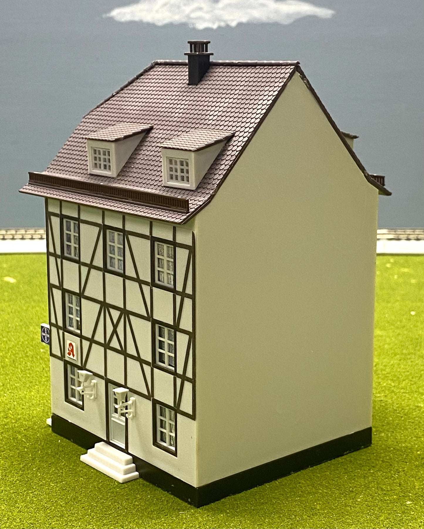 Faller HO Scale 130417  Timber Framed "Burg-Apotheke" House building Fully Assembled