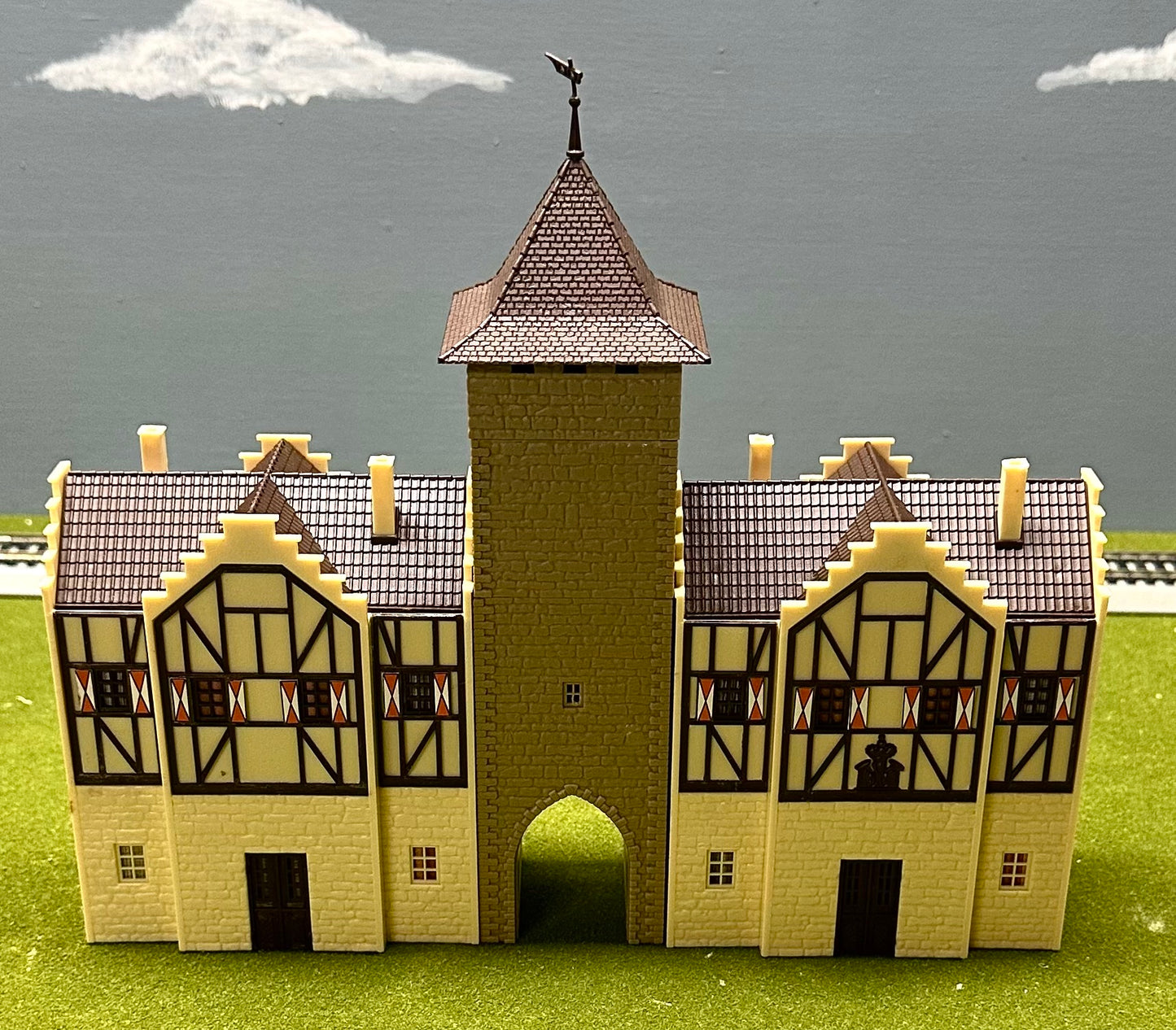 Vollmer 3901 HO Scale Burgtor Tower Gate Germany Fully Assembled 3pc
