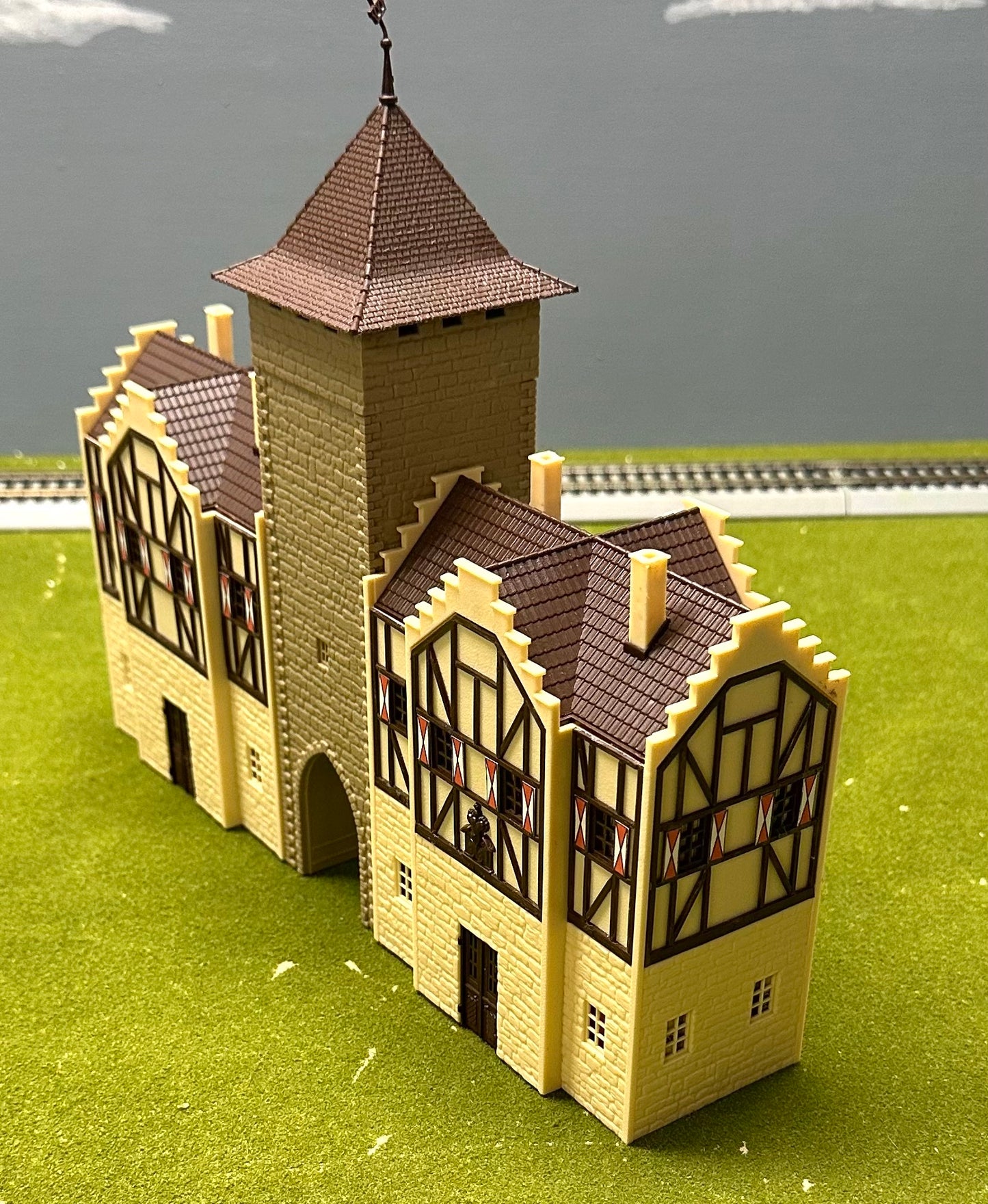 Vollmer 3901 HO Scale Burgtor Tower Gate Germany Fully Assembled 3pc