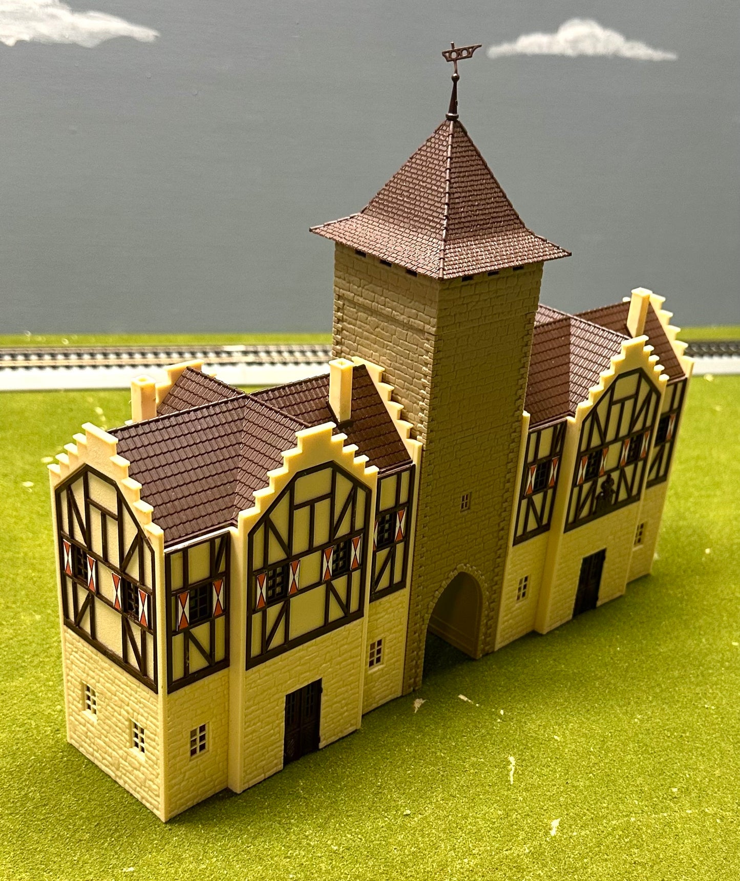 Vollmer 3901 HO Scale Burgtor Tower Gate Germany Fully Assembled 3pc