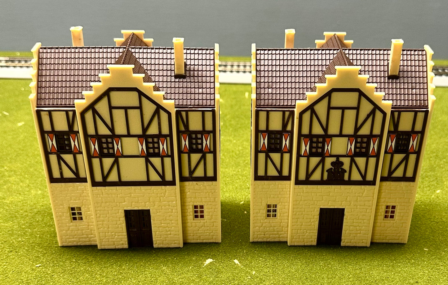 Vollmer 3901 HO Scale Burgtor Tower Gate Germany Fully Assembled 3pc