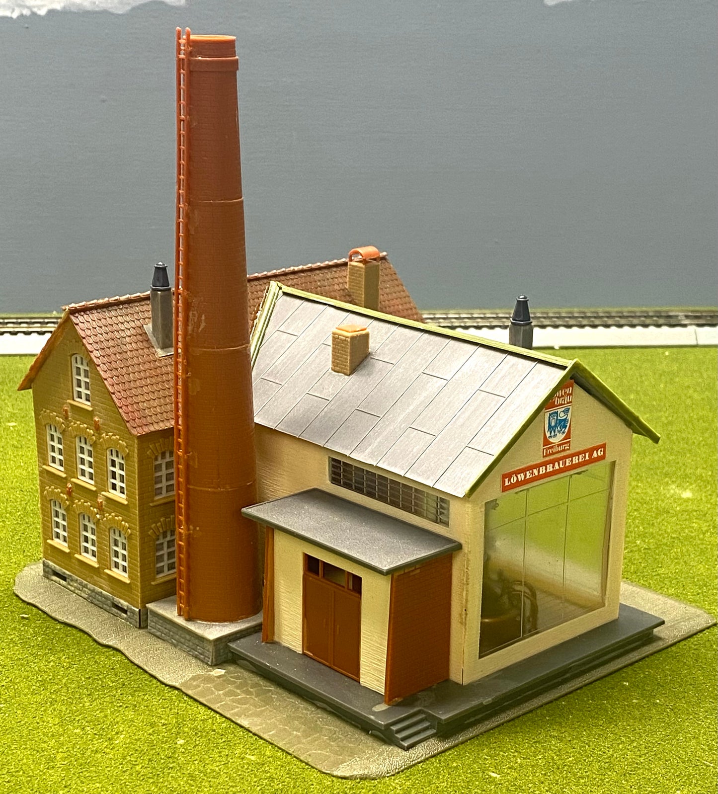 Faller HO Scale 130960 "LowenBrau Brewery" Internal LED Just Plug Light Fully Assembled