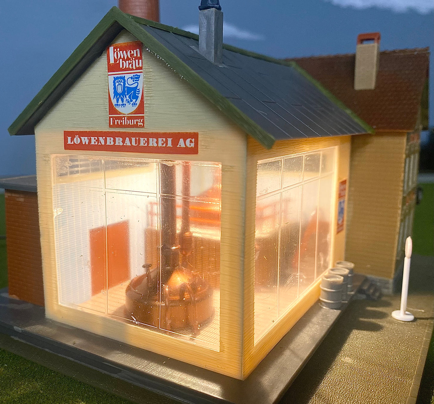 Faller HO Scale 130960 "LowenBrau Brewery" Internal LED Just Plug Light Fully Assembled
