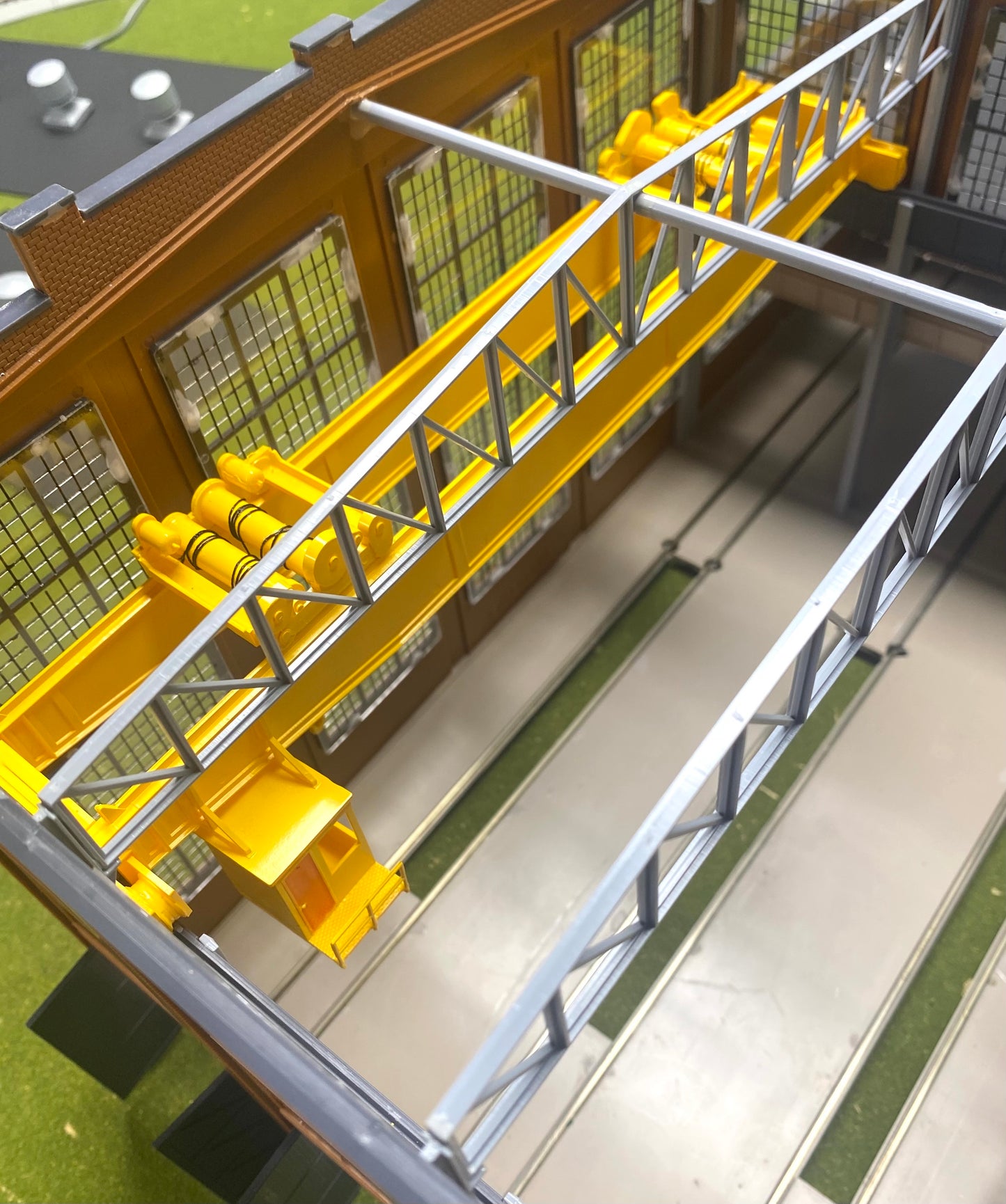Walthers Cornerstone HO 933-2970 and 933-3102 Gantry Crane Fully Assembled