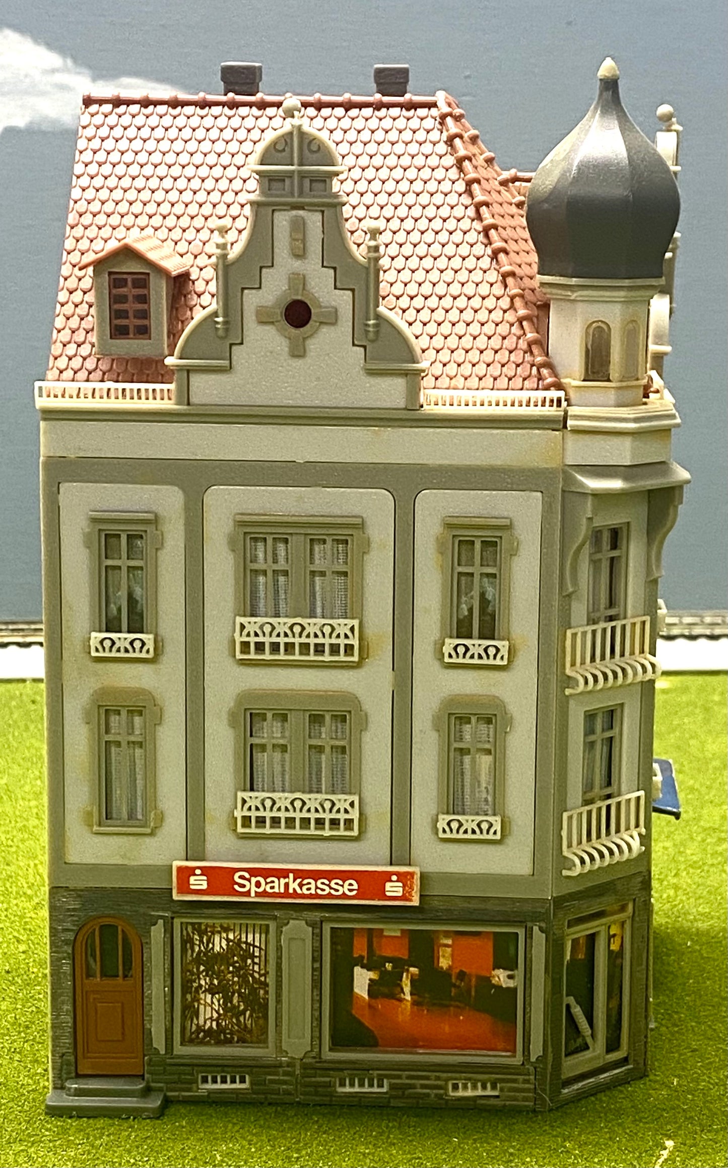 Faller HO Scale 130701 Corner City Sparkasse Bank Fully Assembled