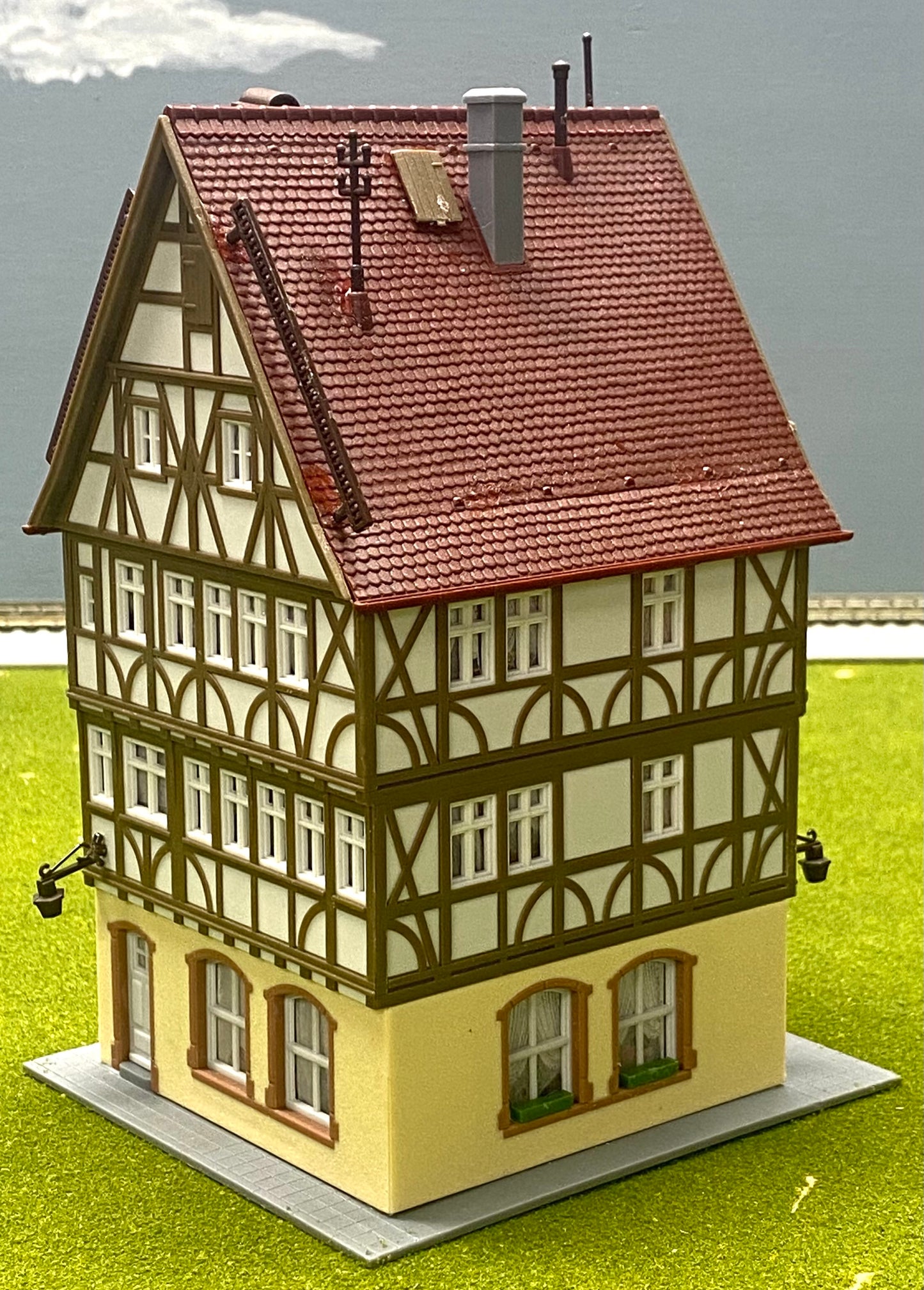 Kibri 38903 HO Scale Half Timbered House Miltenburg Germany  Fully Assembled