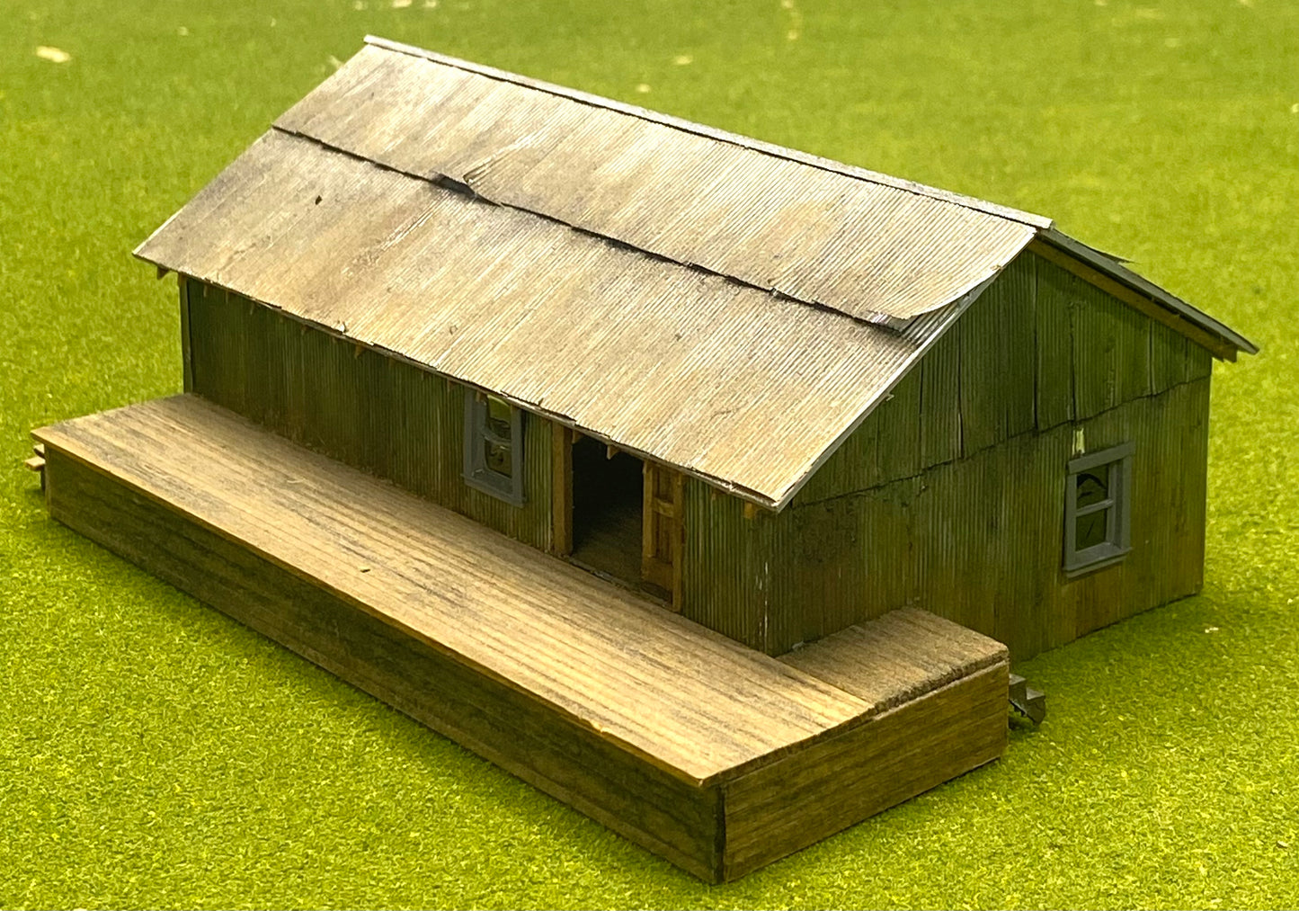 HO Scale Wood/Card Custom Built Painted/Weathered Warehouse Metal Roof