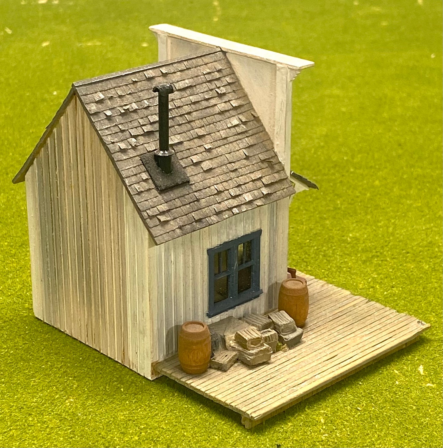 HO Scale Wood Custom Built Painted/Weathered Old Shop Fully Assembled