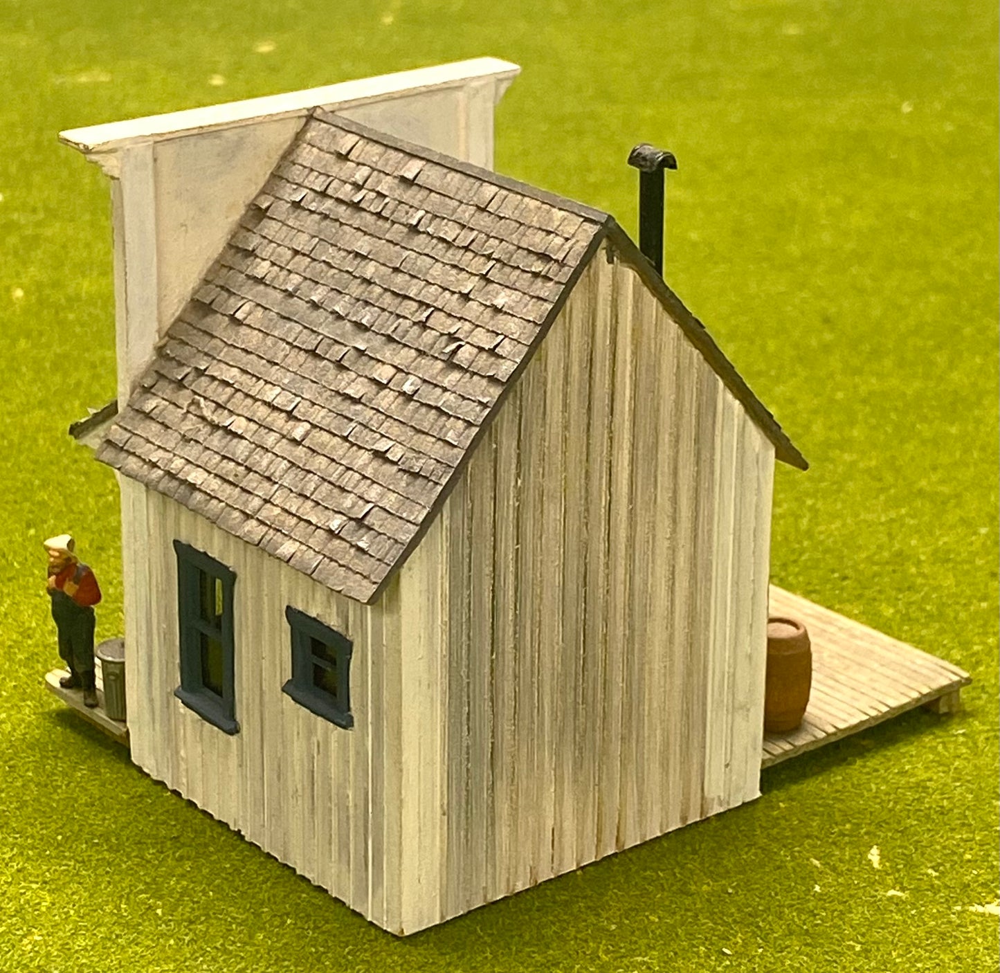 HO Scale Wood Custom Built Painted/Weathered Old Shop Fully Assembled