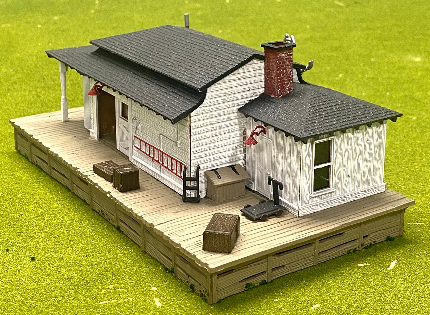 Tyco HO Scale Custom Painted Country Train Station Fully Assembled