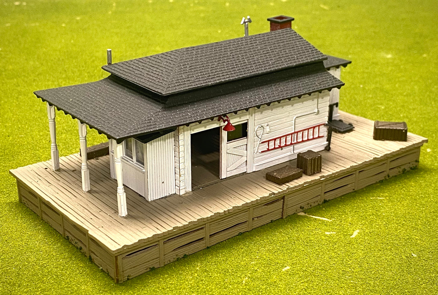 Tyco HO Scale Custom Painted Country Train Station Fully Assembled