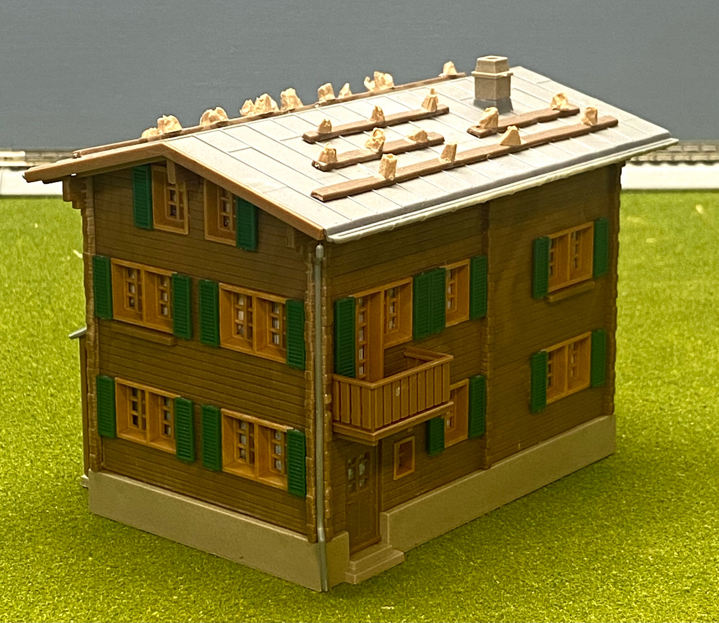 Kibri HO Scale 38031 3-Story Alpine House Fully Assembled