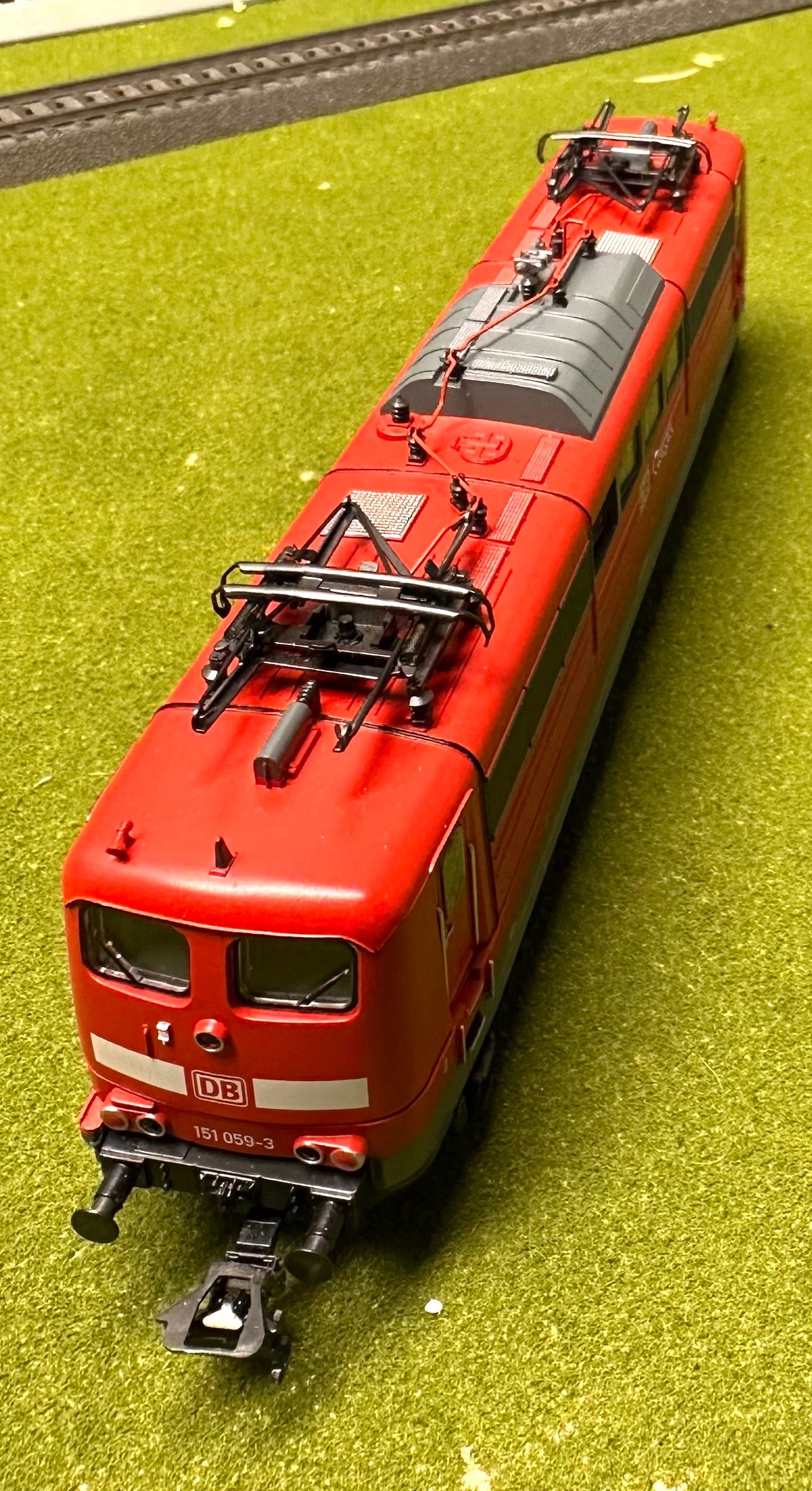 Marklin 29646 HO Analog 3-Rail AC Electric Locomotive DB Cargo 151 059-3