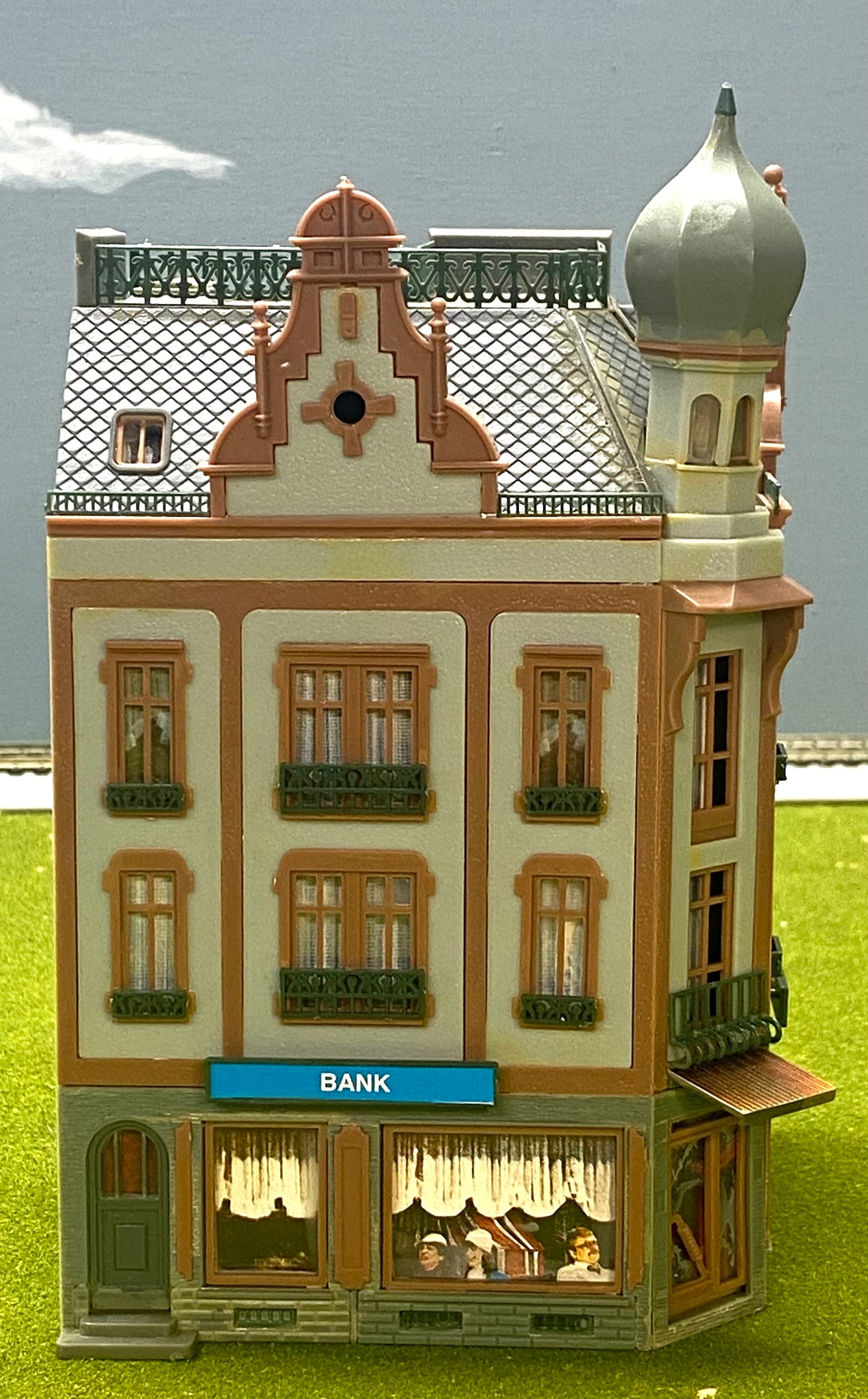Faller HO Scale 130220 Corner City Bank Fully Assembled