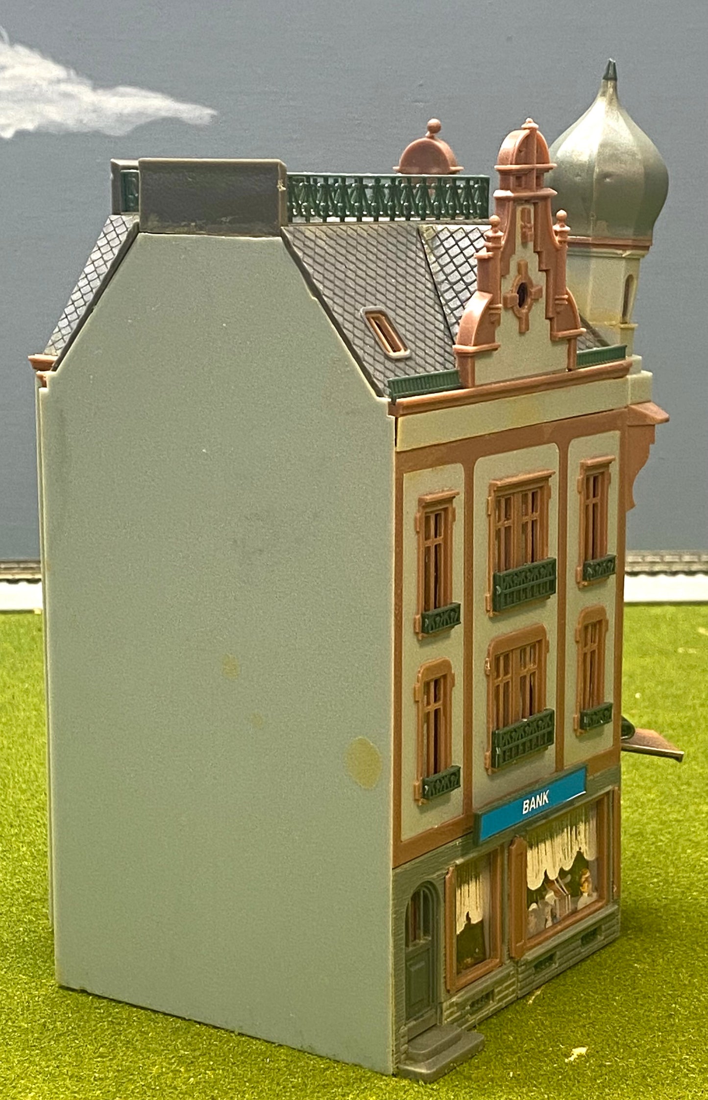 Faller HO Scale 130220 Corner City Bank Fully Assembled