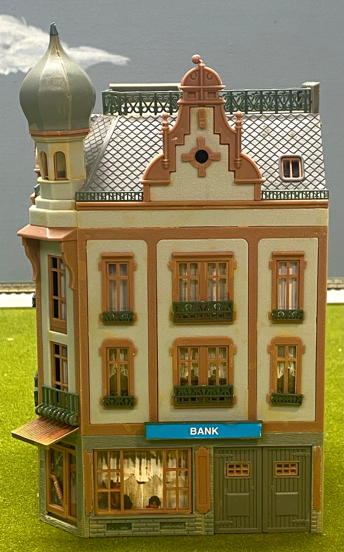 Faller HO Scale 130220 Corner City Bank Fully Assembled