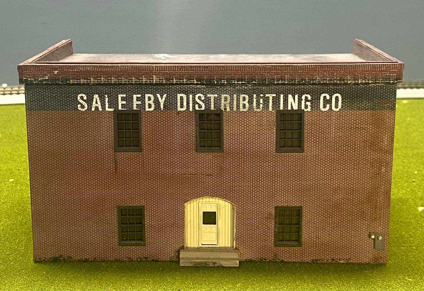 HO Scale Wood Custom Built Painted/Weathered Warehouse w/ Wall Advertising