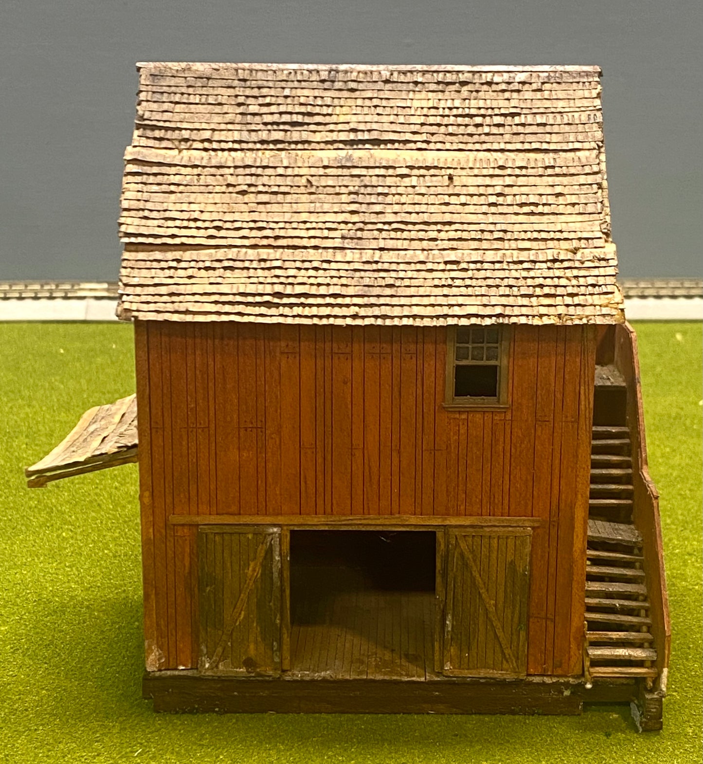 HO Scale Wood Custom Built Painted/Weathered Well Repaired old Barn