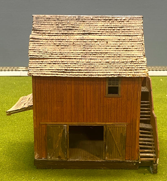 HO Scale Wood Custom Built Painted/Weathered Well Repaired old Barn