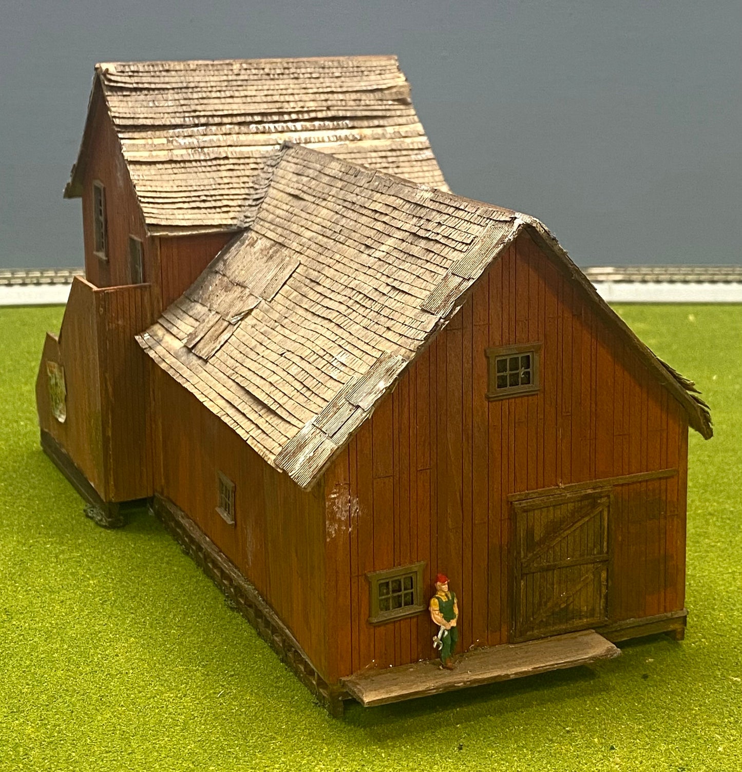 HO Scale Wood Custom Built Painted/Weathered Well Repaired old Barn