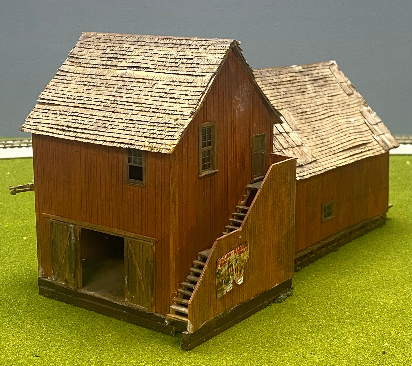 HO Scale Wood Custom Built Painted/Weathered Well Repaired old Barn
