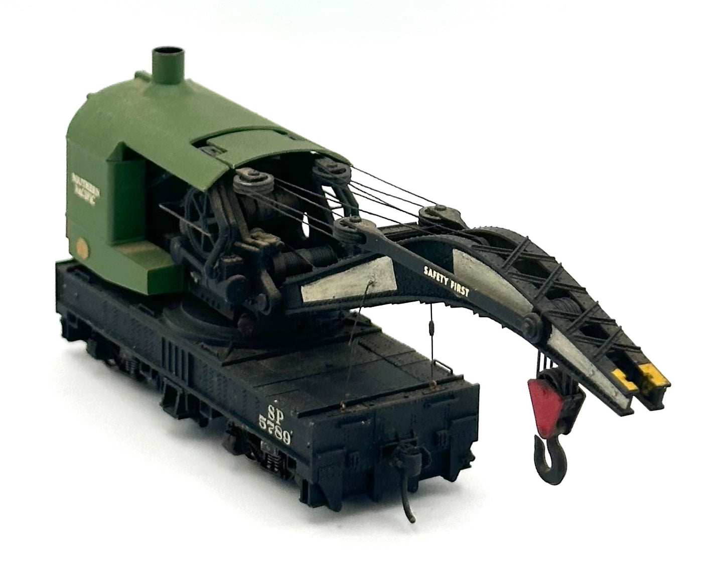 Tichy Train Group HO Scale Southern Pacific Wrecking Crane, 120 Ton Fixed Cab/Jib