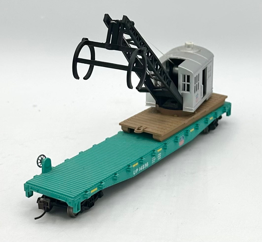 Walthers HO Scale Union Pacific Flatcar w/Logging Crane,Operating Cab/Jib/Grapple