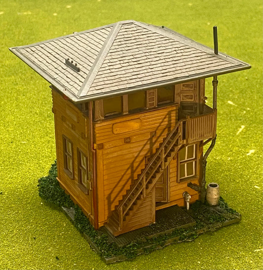 Revell HO Scale Custom Painted/Weathered Trackside Signal Tower Fully Assembled