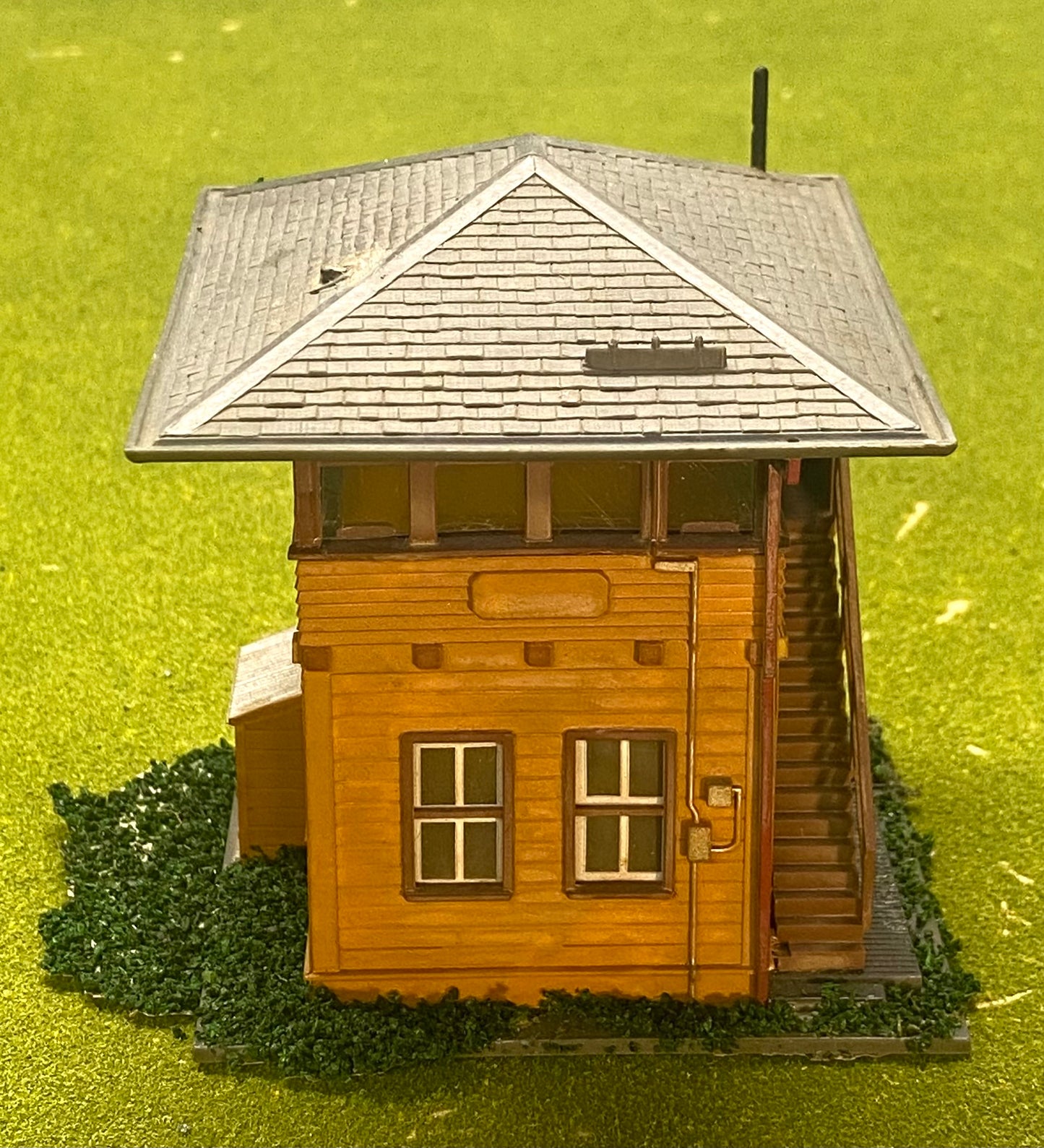 Revell HO Scale Custom Painted/Weathered Trackside Signal Tower Fully Assembled