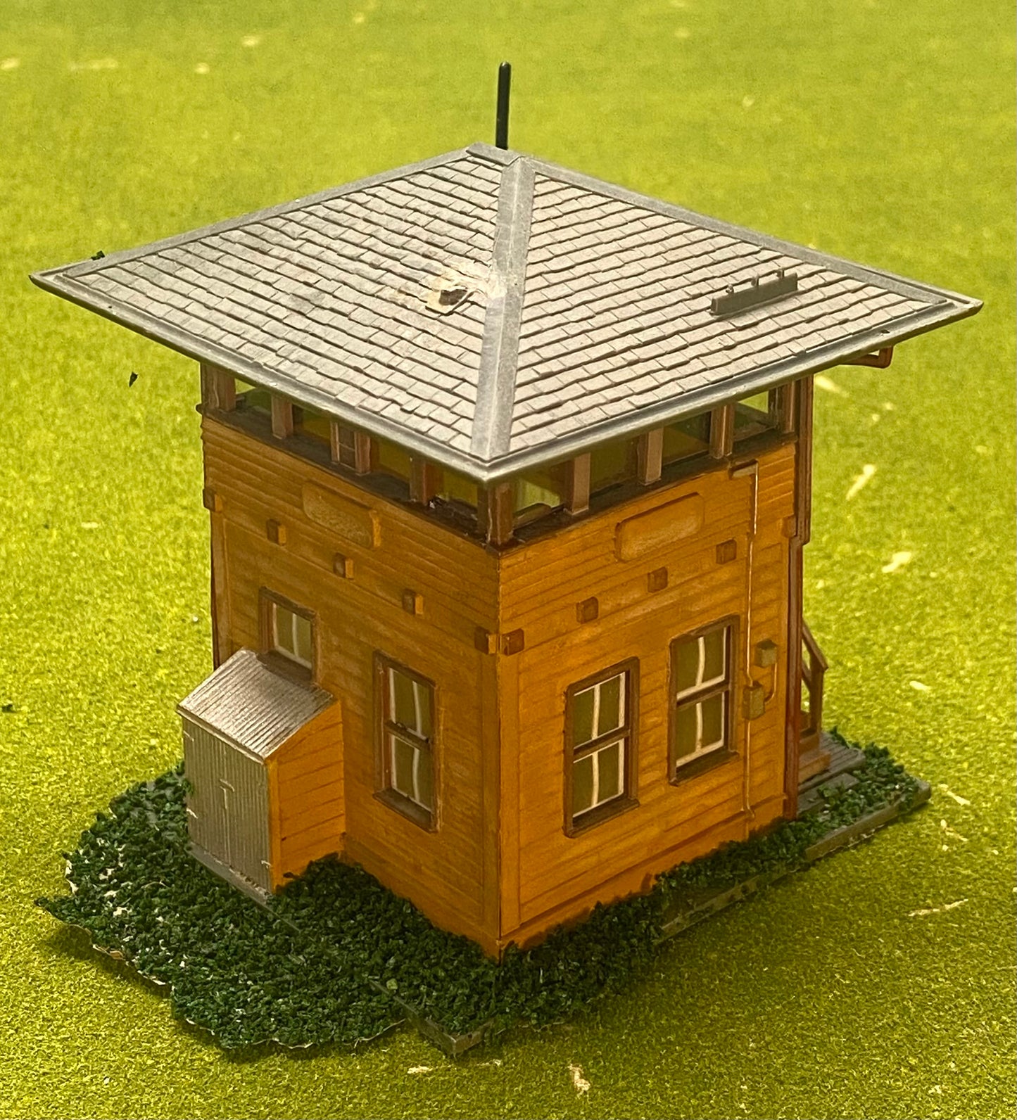 Revell HO Scale Custom Painted/Weathered Trackside Signal Tower Fully Assembled