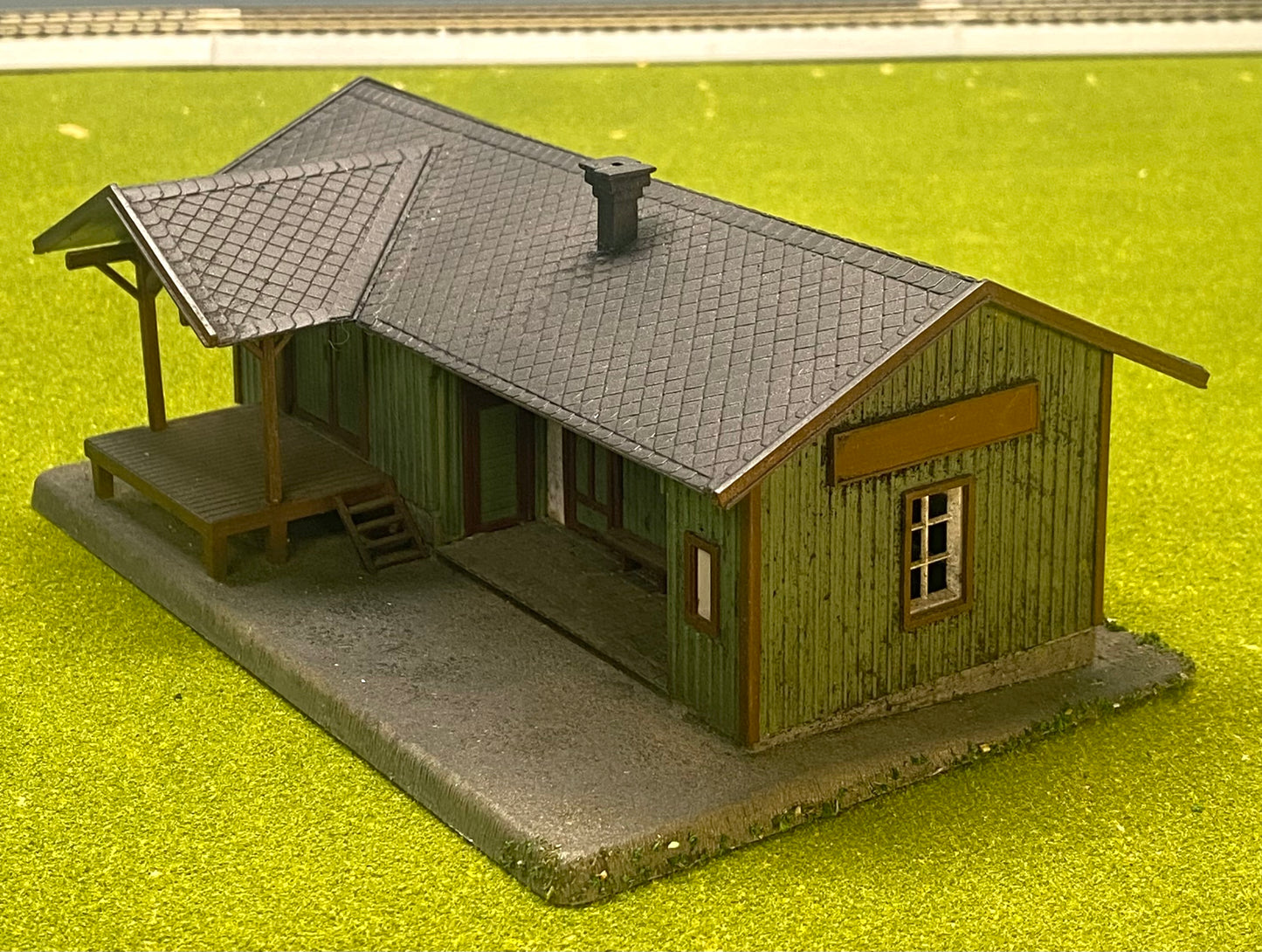 Model Power 605 HO Scale Custom Painted/Weathered  Silverado Station Fully Assembled