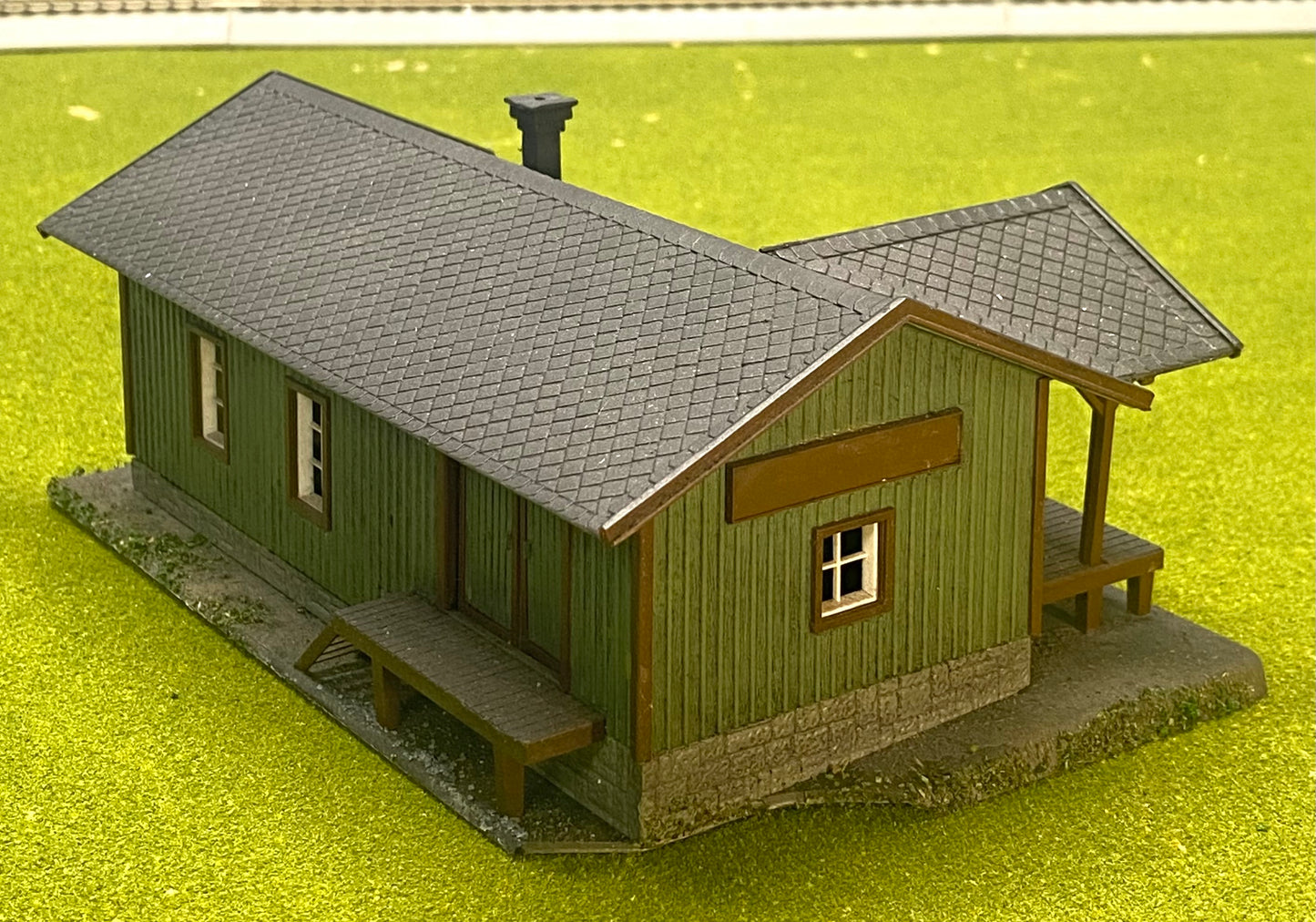 Model Power 605 HO Scale Custom Painted/Weathered  Silverado Station Fully Assembled