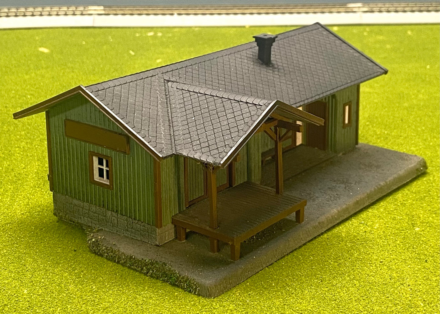 Model Power 605 HO Scale Custom Painted/Weathered  Silverado Station Fully Assembled