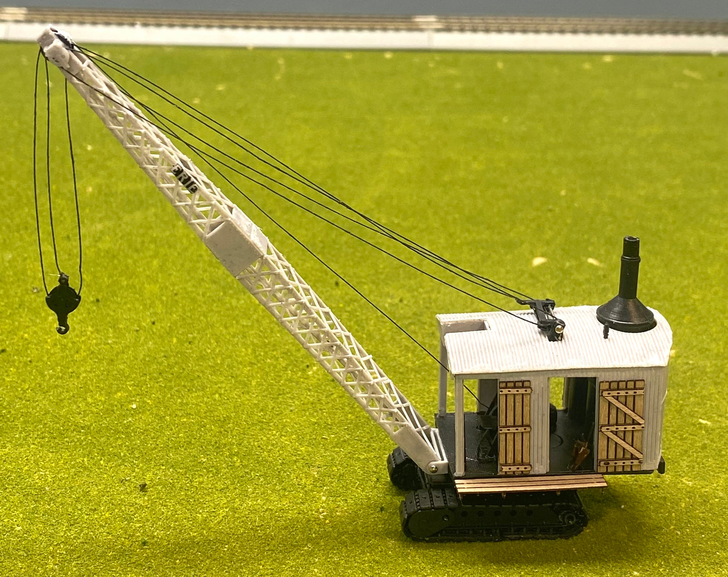 Walthers 360-304 HO Scale Erie B-2 Steam Crane Fully Assembled