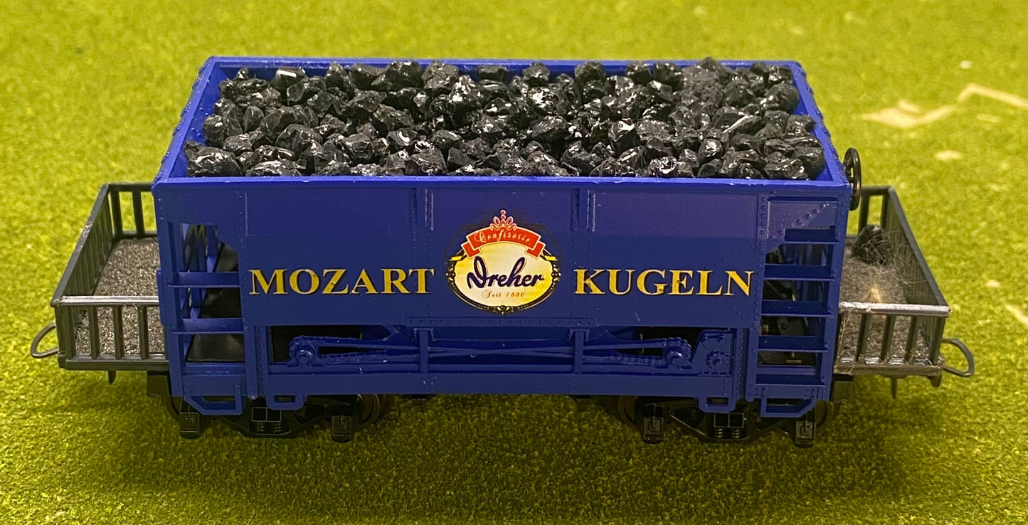 ROCO HO Scale 47261 Mozart Kugein Freight Hooper Car with Coal Load