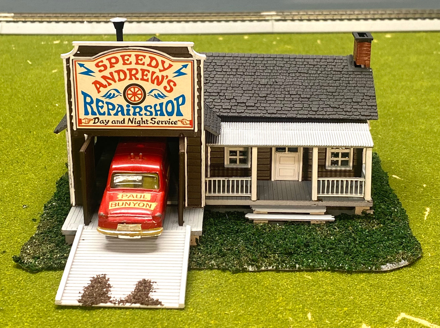 TYCO 7774 HO Scale " Speedy Andrews" Repair Shop Custom Painted + Vehicle