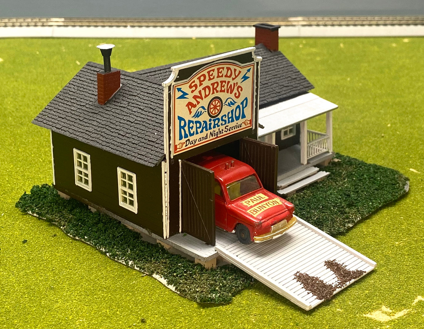 TYCO 7774 HO Scale " Speedy Andrews" Repair Shop Custom Painted + Vehicle