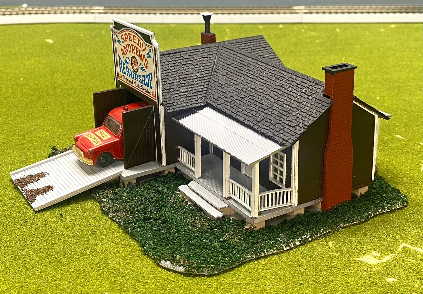 TYCO 7774 HO Scale " Speedy Andrews" Repair Shop Custom Painted + Vehicle
