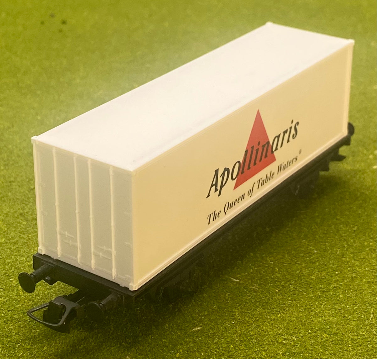 ROCO HO Scale "Apollinaris" Box Car "Le Buffet"Series made For Karstadt