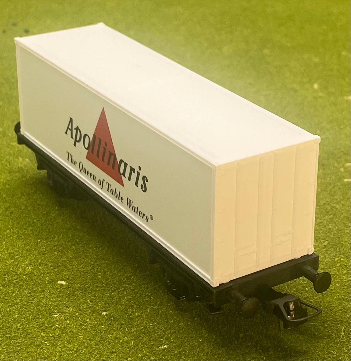 ROCO HO Scale "Apollinaris" Box Car "Le Buffet"Series made For Karstadt