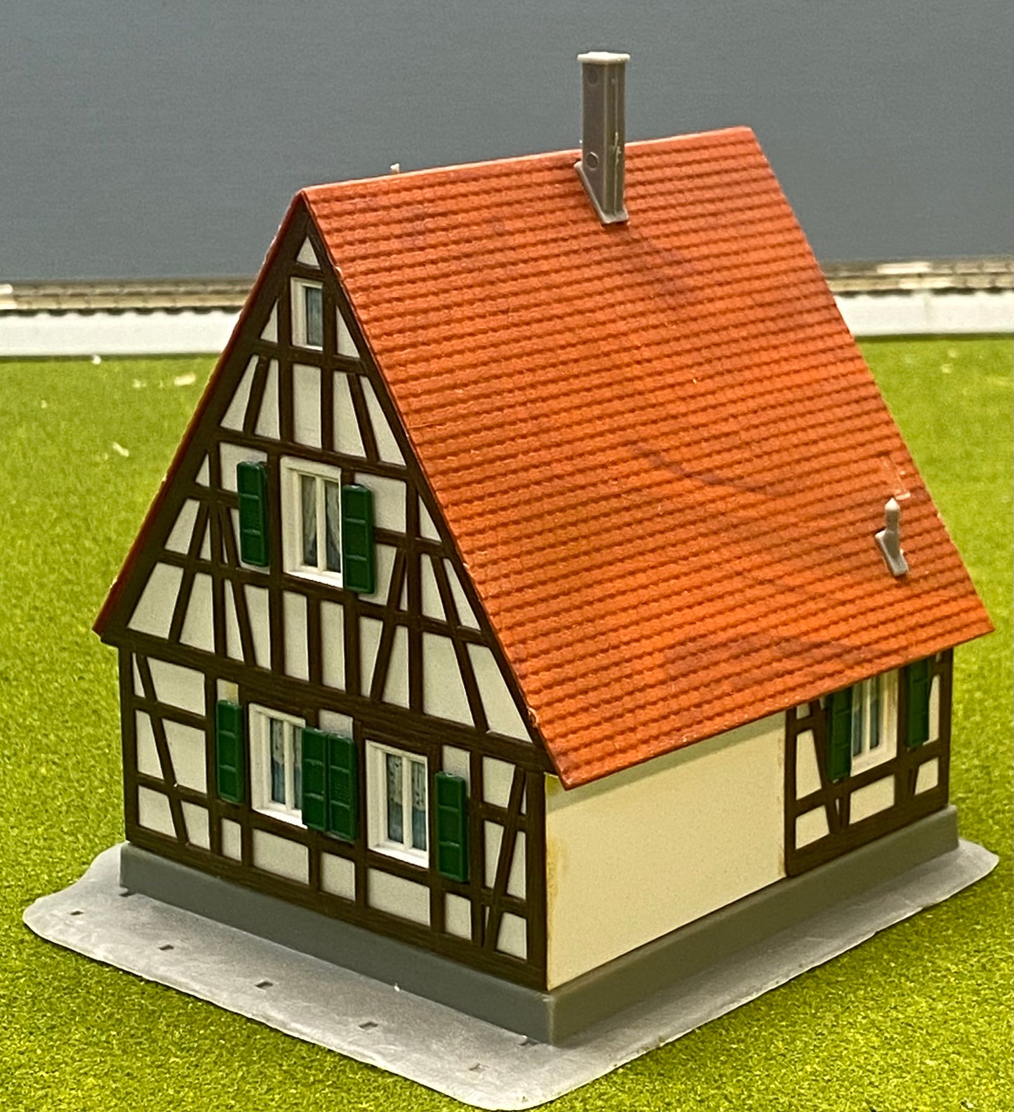 Kibri  HO Scale  Timber-Framed Town House Fully Assembled