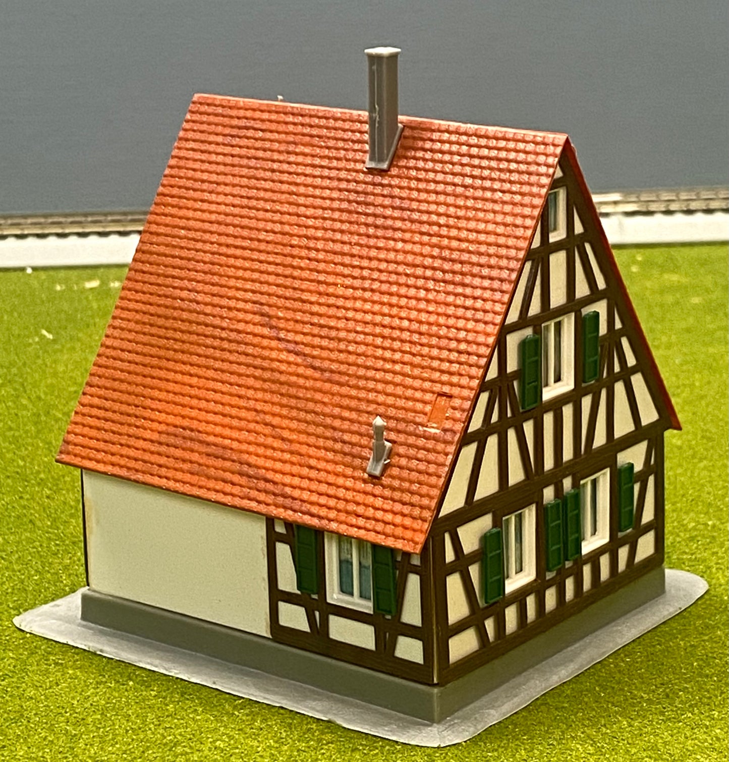 Kibri  HO Scale  Timber-Framed Town House Fully Assembled