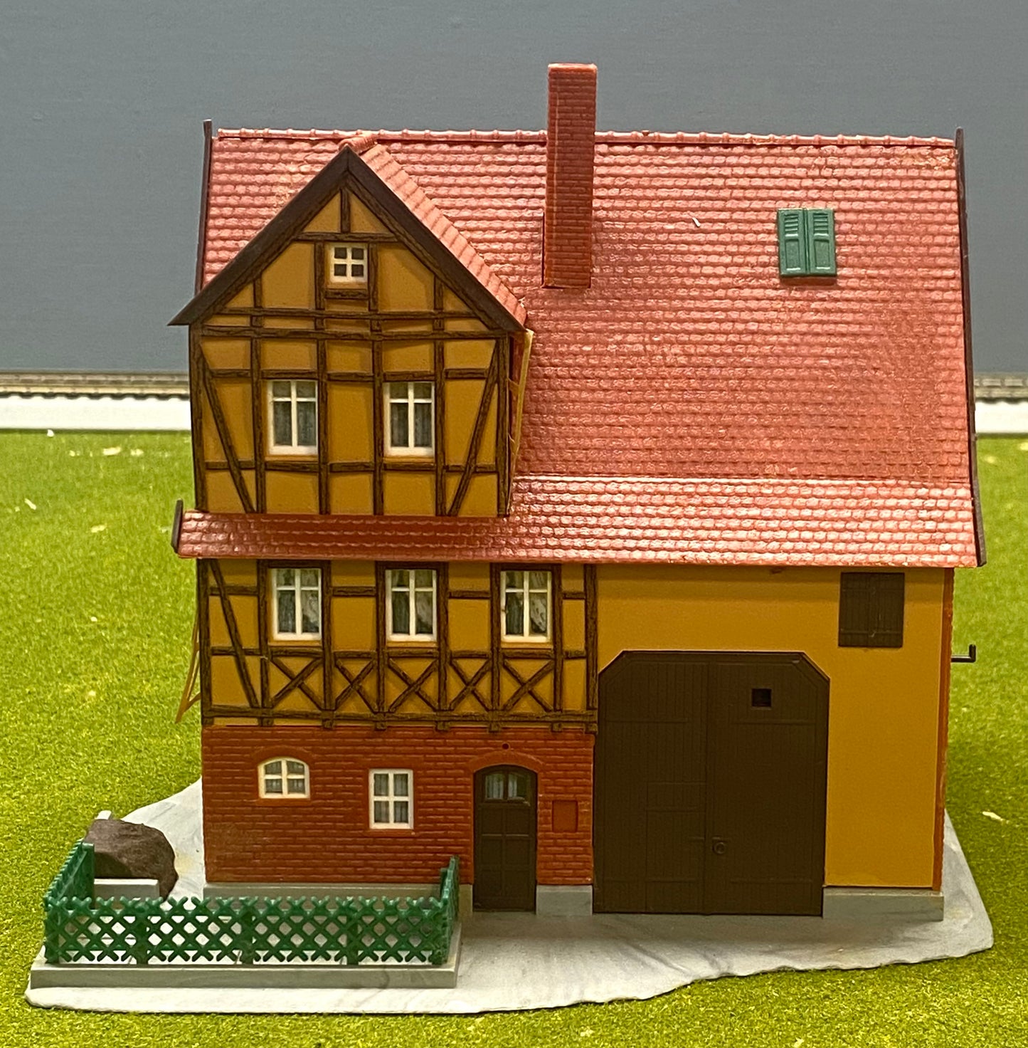 Kibri 38161 HO Scale Swabian Farmhouse House Fully Assembled