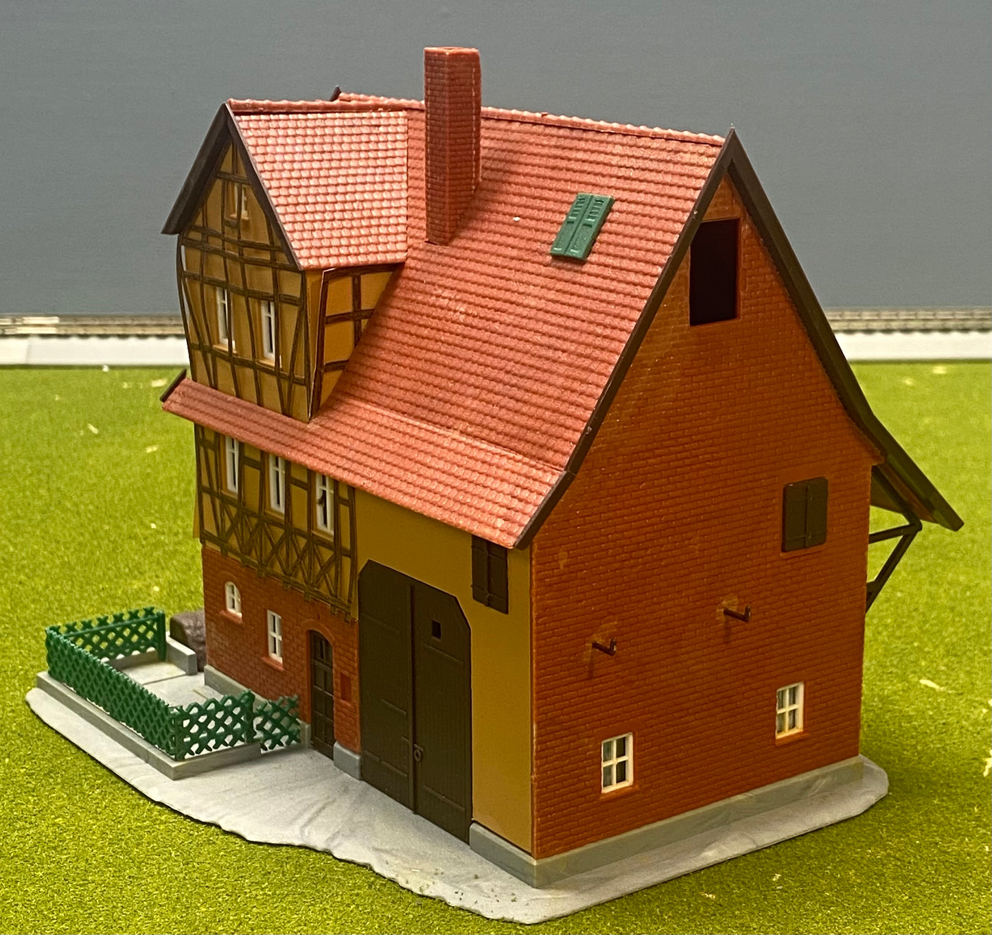 Kibri 38161 HO Scale Swabian Farmhouse House Fully Assembled